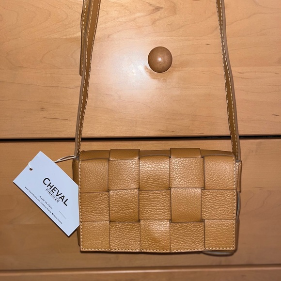 Brown woven leather crossbody bag - Picture 2 of 6